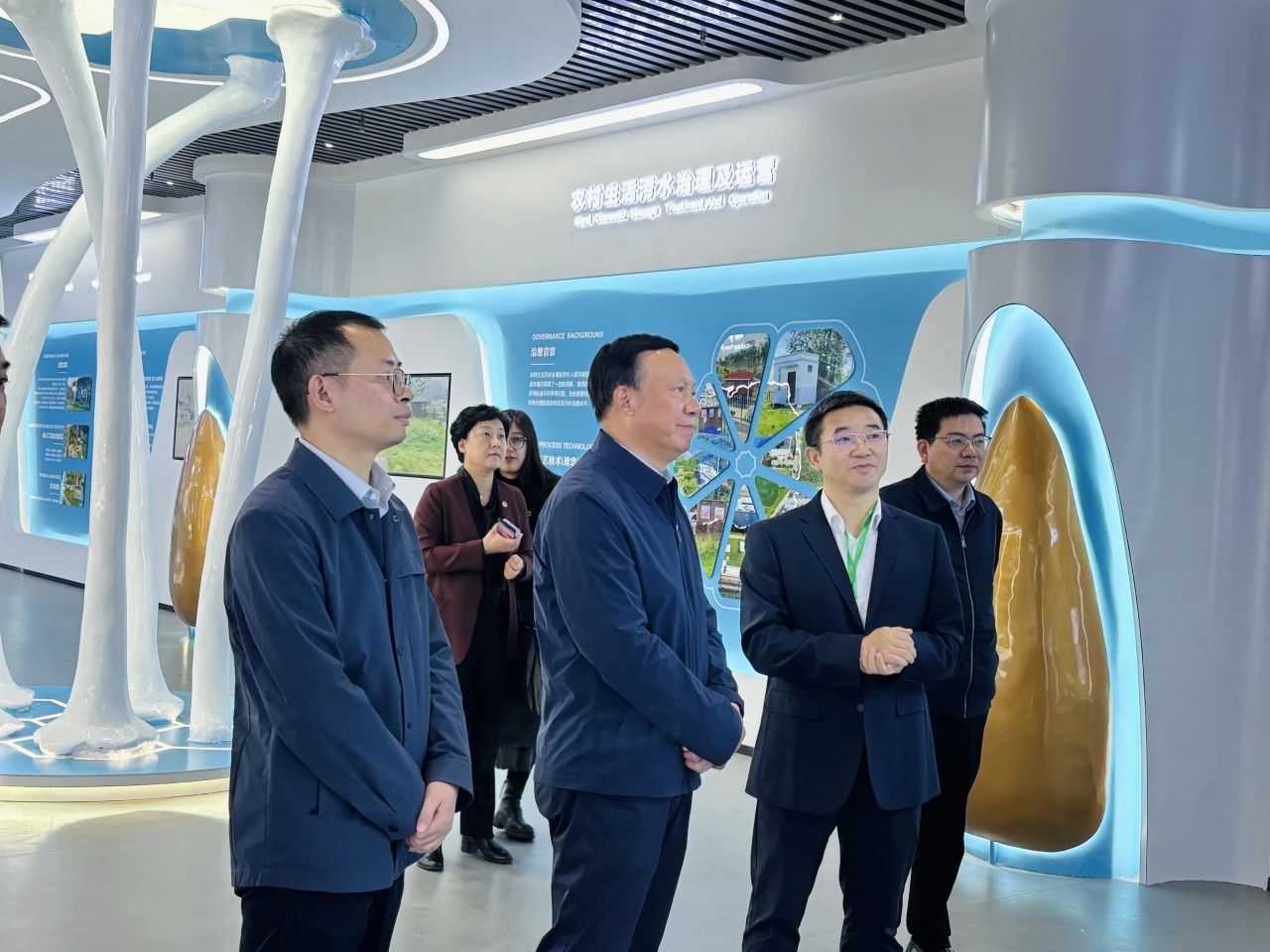 中國環(huán)境保護產業(yè)協會黨委書記、 會長郭承站等一行蒞臨我司指導交流